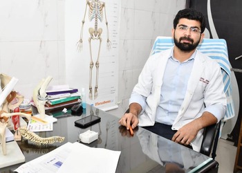Dr-kunal-arora-Orthopedic-surgeons-Rohtak-Haryana-3