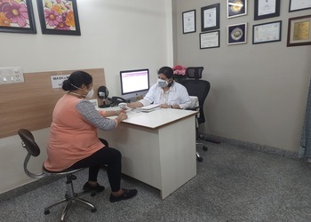 Dr-lipy-gupta-Dermatologist-doctors-Connaught-place-delhi-Delhi-3