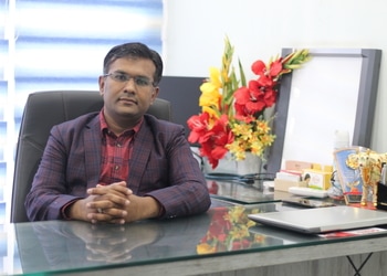 Dr-lunias-Gastroenterologists-Raipur-Chhattisgarh-1