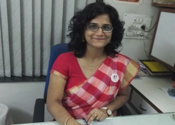 Dr-madhu-juneja-Gynecologist-doctors-Camp-pune-Maharashtra-1
