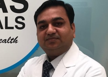 Dr-manish-singla-Urologist-doctors-Mohali-Punjab-1