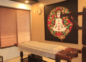 Dr-manjirees-ayurveda-soundaryam-clinic-Ayurvedic-clinics-Kolhapur-Maharashtra-3