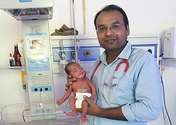 Dr-manoj-agarwal-Child-specialist-pediatrician-Udaipur-Rajasthan-2