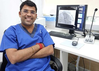 Dr-manoj-bansal-Cardiologists-Bhanwarkuan-indore-Madhya-pradesh-1
