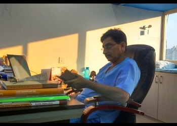 Dr-manoj-khanna-Hair-transplant-surgeons-Alipore-kolkata-West-bengal-3