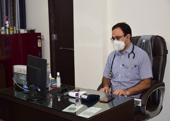 Dr-mayank-rawat-Neonatologist-Govindpuram-ghaziabad-Uttar-pradesh-2