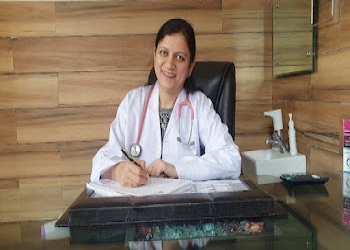 Dr-meenakshi-jindal-best-new-born-baby-kids-doctor-in-ludhiana-jindal-hospital-ludhiana-Child-specialist-pediatrician-Ludhiana-Punjab-2