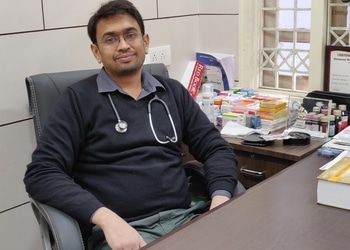 Dr-mohit-agarwal-Child-specialist-pediatrician-Mohaddipur-gorakhpur-Uttar-pradesh-2