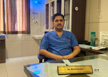 Dr-mohit-gupta-Orthopedic-surgeons-Bathinda-Punjab-1
