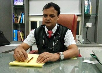 Dr-mukesh-gupta-Diabetologist-doctors-Gwalior-Madhya-pradesh-1