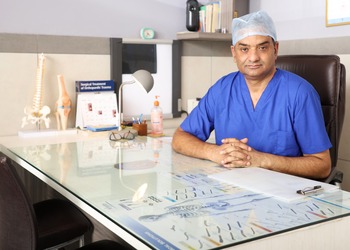 Dr-naresh-pandita-Orthopedic-surgeons-Cyber-city-gurugram-Haryana-1