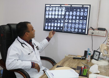 Dr-naveen-seervi-Neurologist-doctors-Chopasni-housing-board-jodhpur-Rajasthan-3