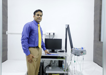 Dr-navin-tiwari-Neurologist-doctors-Bhanwarkuan-indore-Madhya-pradesh-2