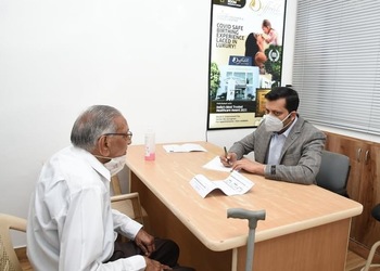 Dr-nitin-shrivastava-Urologist-doctors-Sector-43-gurugram-Haryana-3