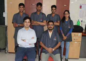 Dr-nivesh-seehra-Gastroenterologists-New-market-bhopal-Madhya-pradesh-3