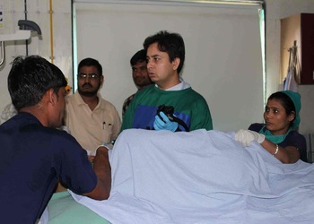 Dr-nivesh-seehra-Gastroenterologists-Singrauli-Madhya-pradesh-2