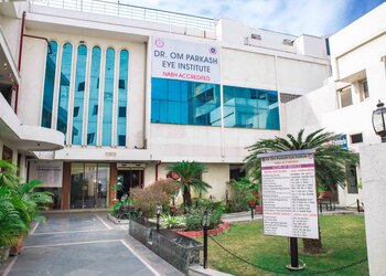 Dr-om-parkash-eye-institute-Eye-hospitals-Hall-gate-amritsar-Punjab-1