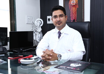 Dr-piyush-borkhatariya-Dermatologist-doctors-Junagadh-Gujarat-1