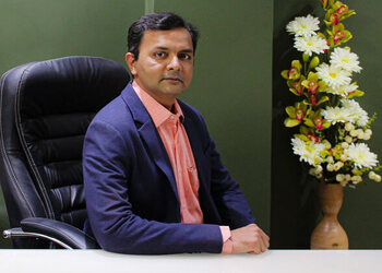 Dr-piyush-desai-Diabetologist-doctors-Adajan-surat-Gujarat-1