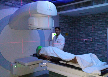 Dr-piyush-jain-Cancer-specialists-oncologists-Vijay-nagar-jabalpur-Madhya-pradesh-1