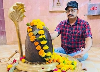 Dr-pranayan-m-pathak-Palmists-Nanakheda-ujjain-Madhya-pradesh-2