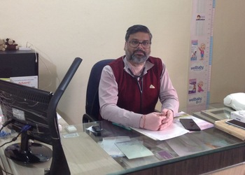 Dr-praveen-garg-Child-specialist-pediatrician-Gwalior-fort-area-gwalior-Madhya-pradesh-1