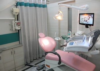 Dr-puneet-lunial-Invisalign-treatment-clinic-Rajendra-nagar-bareilly-Uttar-pradesh-2