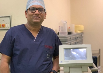 Dr-punit-bansal-Urologist-doctors-Sarabha-nagar-ludhiana-Punjab-2