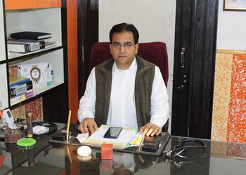 Dr-rajeev-ranjan-sinha-Gastroenterologists-Anisabad-patna-Bihar-3