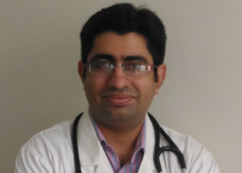 Dr-rakesh-arora-Diabetologist-doctors-Majitha-Punjab-1