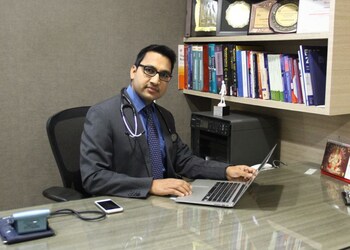 Dr-rakesh-goyal-Diabetologist-doctors-Bhai-randhir-singh-nagar-ludhiana-Punjab-1