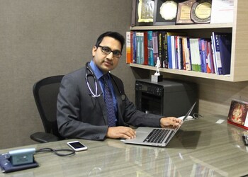 Dr-rakesh-goyal-Diabetologist-doctors-Rajguru-nagar-ludhiana-Punjab-1