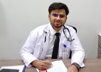 Dr-ravi-daswani-Gastroenterologists-Ajni-nagpur-Maharashtra-1