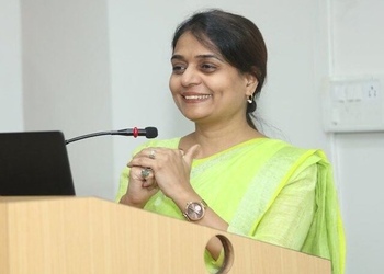 Dr-reema-kashiva-Diabetologist-doctors-Hadapsar-pune-Maharashtra-1