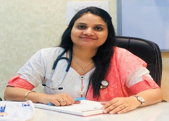 Dr-reshu-agarwal-child-care-clinic-Child-specialist-pediatrician-Civil-lines-agra-Uttar-pradesh-1