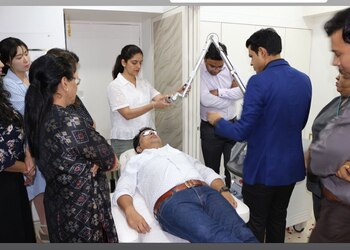 Dr-sadhana-deshmukh-Dermatologist-doctors-Bandra-mumbai-Maharashtra-2