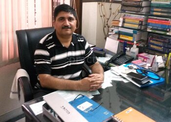 Dr-sandeep-dhavan-Gastroenterologists-Sector-17-chandigarh-Chandigarh-1