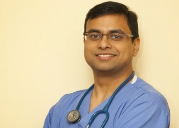 Dr-sasi-kiran-attili-Dermatologist-doctors-Dwaraka-nagar-vizag-Andhra-pradesh-1