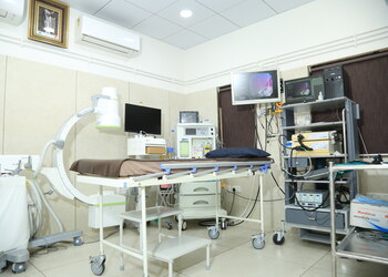 Dr-saumin-shah-Gastroenterologists-Surat-Gujarat-3