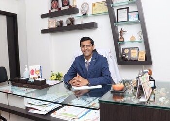 Dr-saurabh-sudhir-chipde-Urologist-doctors-Palasia-indore-Madhya-pradesh-1