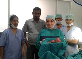 Dr-shivani-chaturvedi-Gynecologist-doctors-Agra-Uttar-pradesh-1