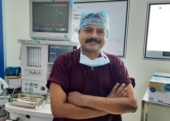 Dr-sudheer-shareef-Orthopedic-surgeons-Palarivattom-kochi-Kerala-2