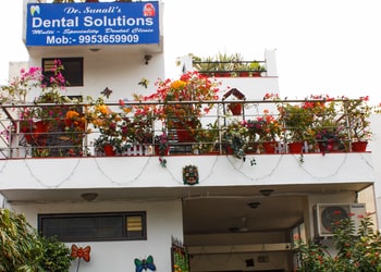Dr-sunalis-dental-solutions-Dental-clinics-Botanical-garden-noida-Uttar-pradesh-1