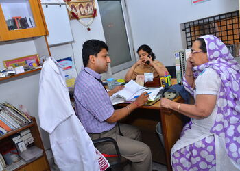 Dr-tarun-aggarwal-Diabetologist-doctors-Jalandhar-Punjab-3