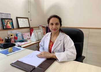 Dr-tarushree-Gynecologist-doctors-Ballupur-dehradun-Uttarakhand-1