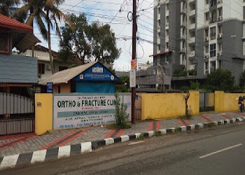 Dr-thomas-mathew-ortho-and-fracture-clinic-Orthopedic-surgeons-Kakkanad-kochi-Kerala-1