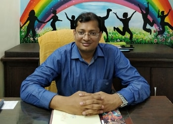 Dr-utkarsh-bansal-Child-specialist-pediatrician-Lucknow-Uttar-pradesh-3