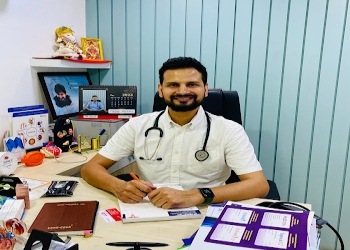 Dr-vaibhav-jain-Diabetologist-doctors-Dewas-Madhya-pradesh-1