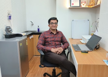 Dr-varshil-shah-Child-specialist-pediatrician-Kandivali-mumbai-Maharashtra-1