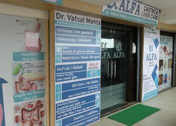 Dr-vatsal-mehta-Gastroenterologists-Ahmedabad-Gujarat-2
